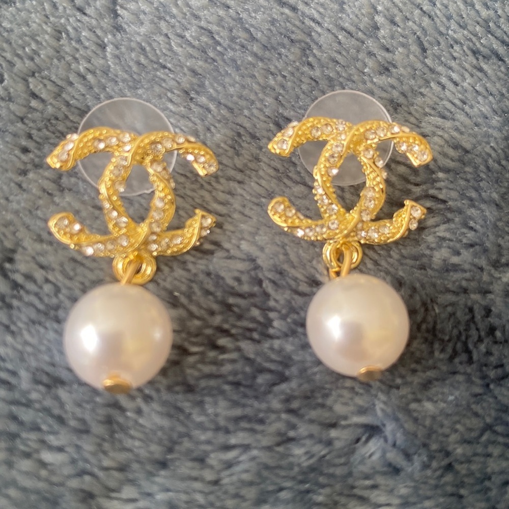 Fashion logo earrings new - Picture 1 of 4